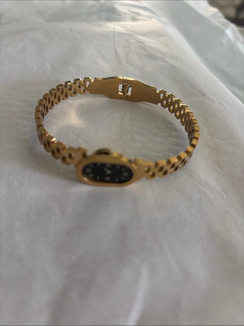 Elegant Women's Gold-Tone Bracelet Watch with Black Dial NOT REAL watch